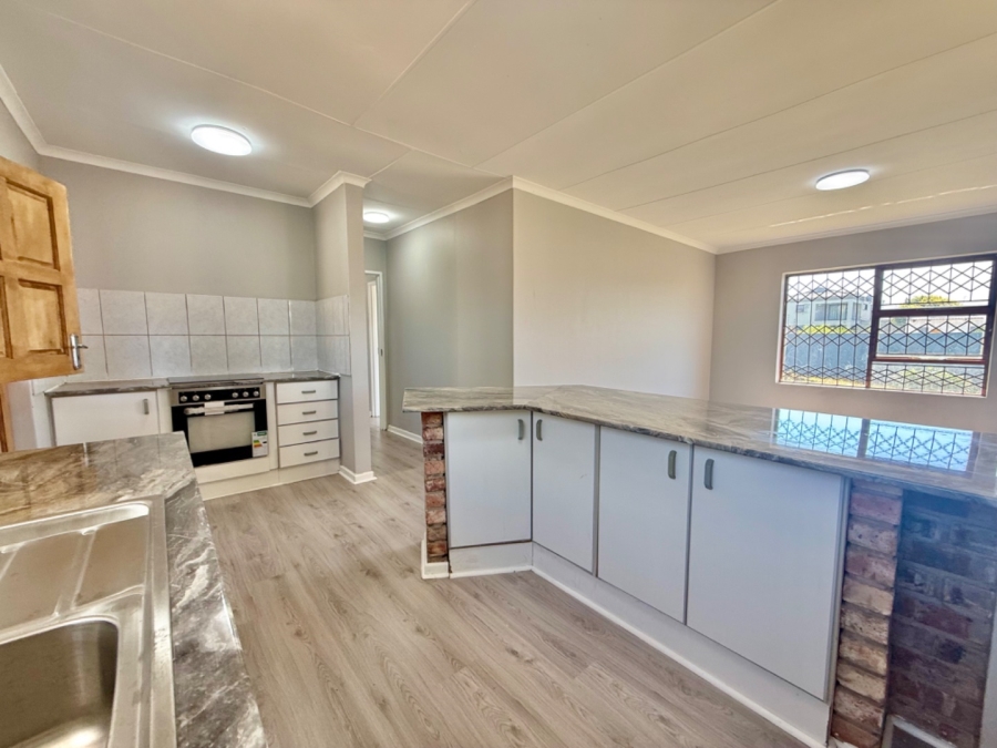 4 Bedroom Property for Sale in Bluewater Bay Eastern Cape